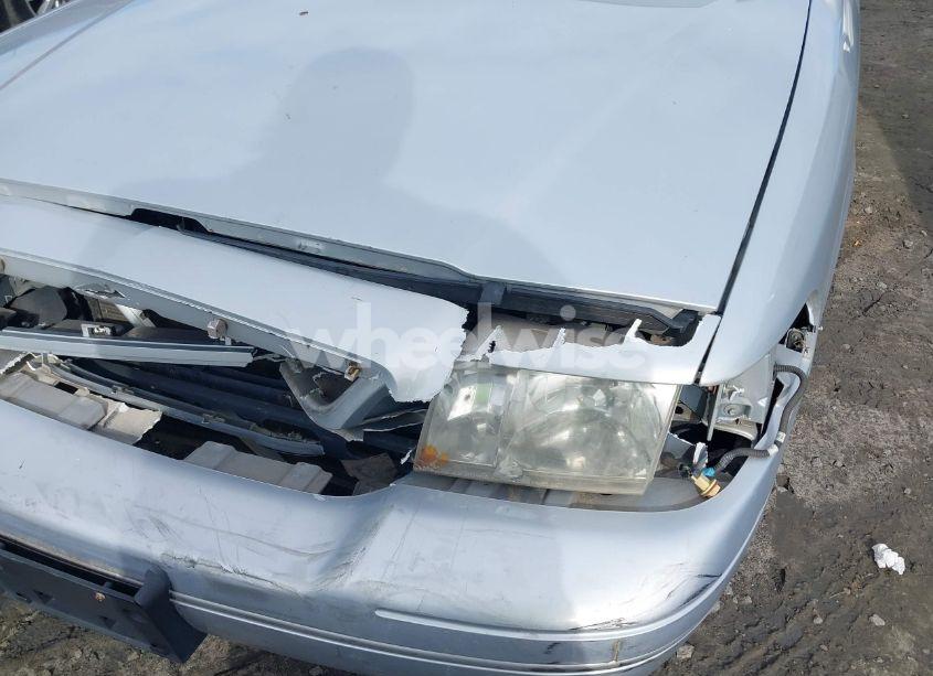 Photo 6 of 2002 Ford Crown VICTORIA LX (VIN 2FAFP74W42X100691)