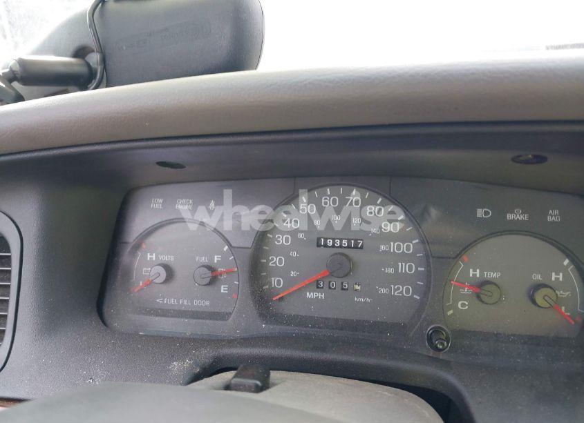 Photo 7 of 2002 Ford Crown VICTORIA LX (VIN 2FAFP74W42X100691)