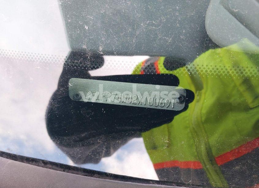 Photo 9 of 2002 Ford Crown VICTORIA LX (VIN 2FAFP74W42X100691)