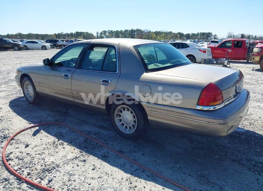 Photo 3 of 2002 Ford Crown VICTORIA LX (VIN 2FAFP74W42X139460)