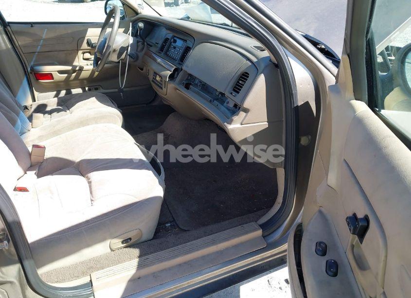 Photo 5 of 2002 Ford Crown VICTORIA LX (VIN 2FAFP74W42X139460)