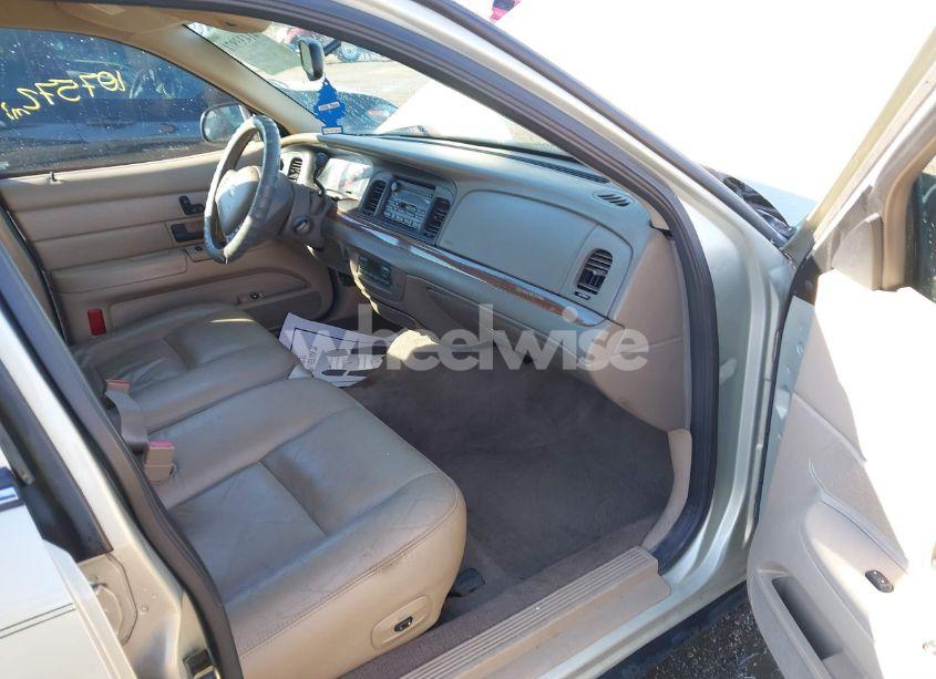 Photo 5 of 2003 Ford Crown VICTORIA LX (VIN 2FAFP74W43X182780)