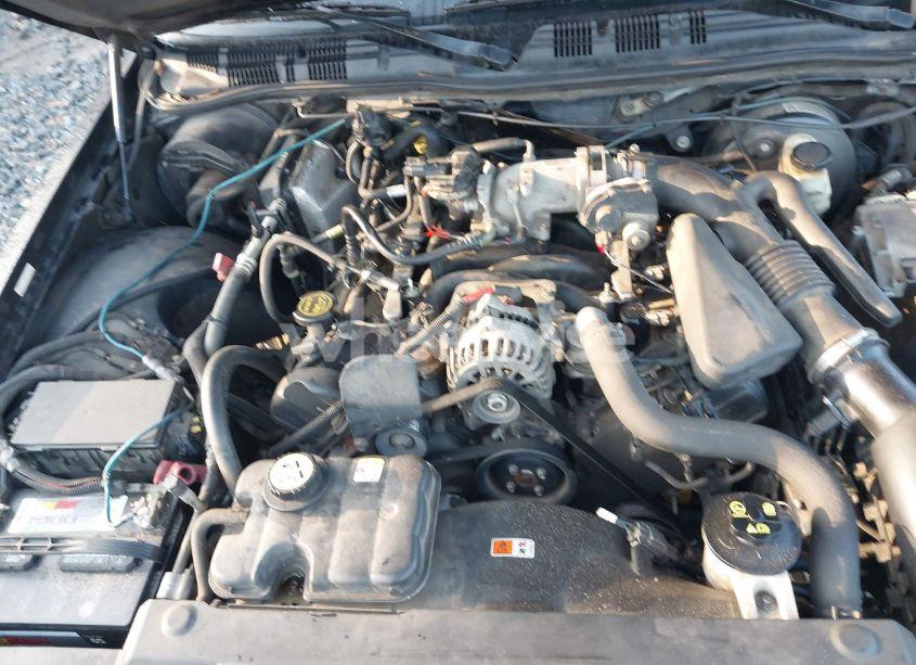 Photo 10 of 2005 Ford Crown VICTORIA LX/LX SPORT (VIN 2FAFP74W45X127975)