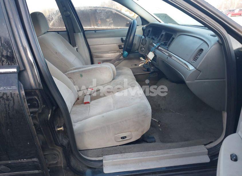 Photo 5 of 2005 Ford Crown VICTORIA LX/LX SPORT (VIN 2FAFP74W45X127975)