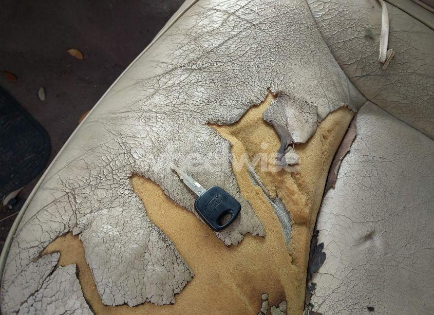 Photo 11 of 1998 Ford Crown VICTORIA LX (VIN 2FAFP74W4WX141814)