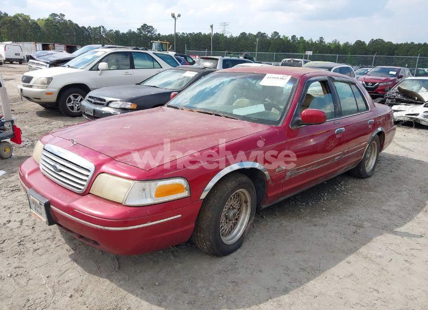 Photo 2 of 1998 Ford Crown VICTORIA LX (VIN 2FAFP74W4WX141814)
