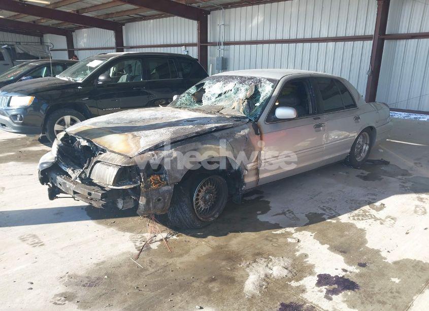 Photo 2 of 1998 Ford Crown VICTORIA LX (VIN 2FAFP74W4WX166289)