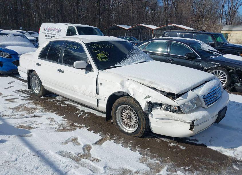1999 Ford Crown VICTORIA LX (VIN 2FAFP74W4XX226489) main photo