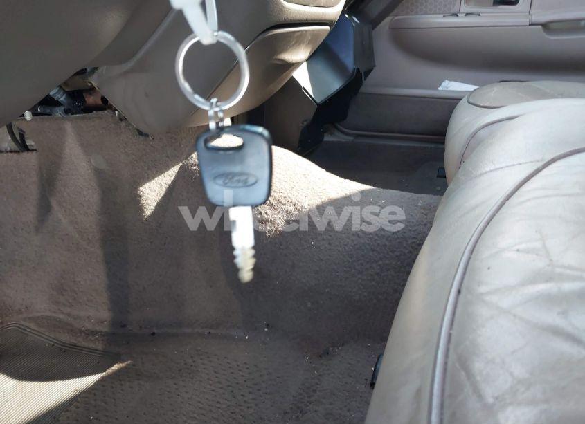 Photo 11 of 1999 Ford Crown VICTORIA LX (VIN 2FAFP74W4XX226489)