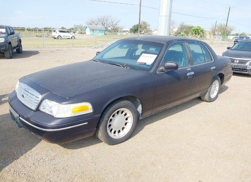 Photo 2 of 2000 Ford Crown VICTORIA LX (VIN 2FAFP74W4YX188831)