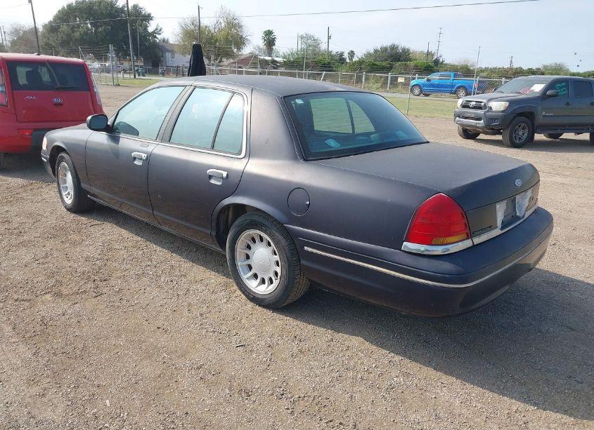 Photo 3 of 2000 Ford Crown VICTORIA LX (VIN 2FAFP74W4YX188831)