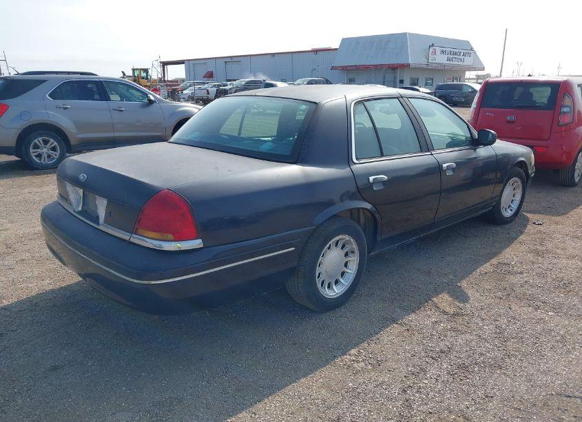 Photo 4 of 2000 Ford Crown VICTORIA LX (VIN 2FAFP74W4YX188831)
