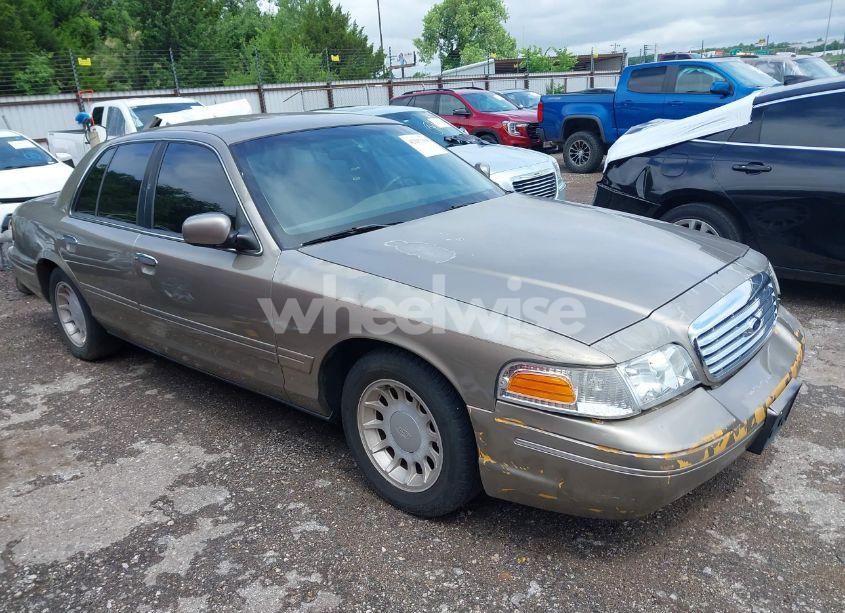 2002 Ford Crown VICTORIA LX (VIN 2FAFP74W52X112493) main photo