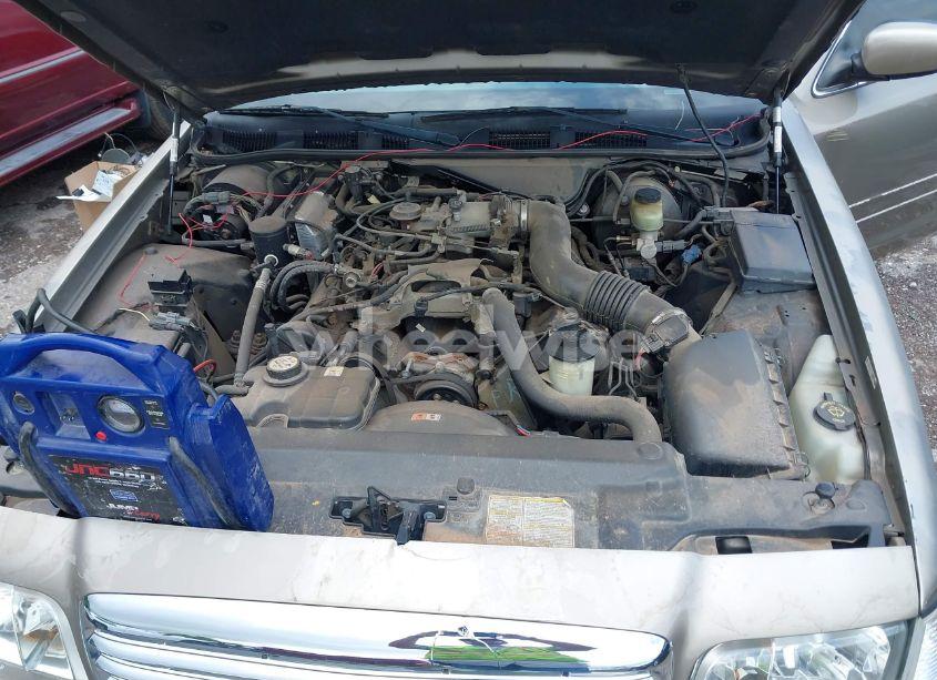 Photo 10 of 2002 Ford Crown VICTORIA LX (VIN 2FAFP74W52X112493)