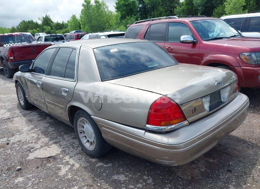 Photo 3 of 2002 Ford Crown VICTORIA LX (VIN 2FAFP74W52X112493)