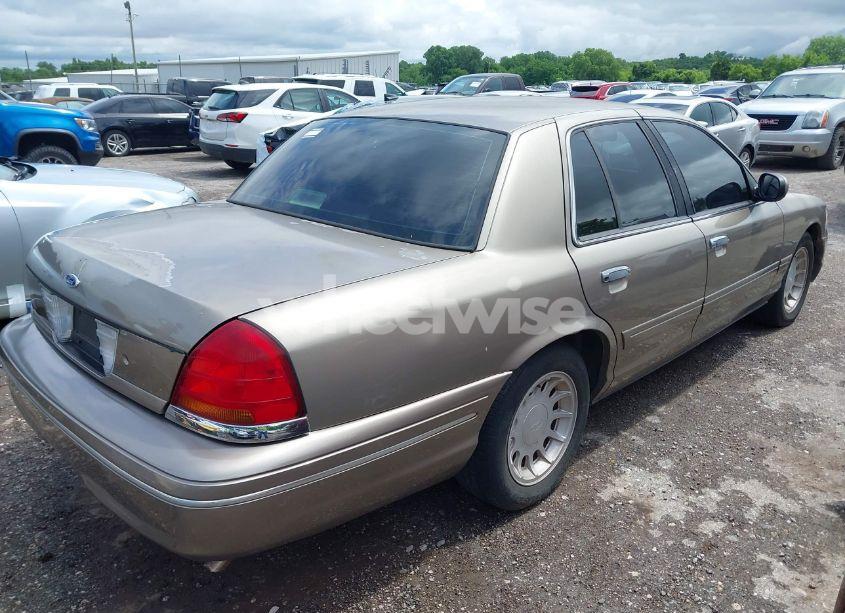 Photo 4 of 2002 Ford Crown VICTORIA LX (VIN 2FAFP74W52X112493)