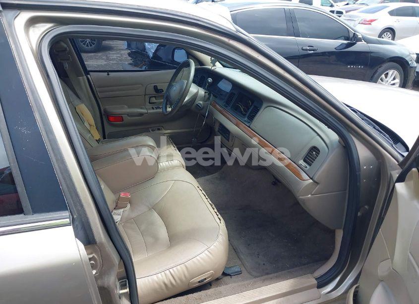 Photo 5 of 2002 Ford Crown VICTORIA LX (VIN 2FAFP74W52X112493)