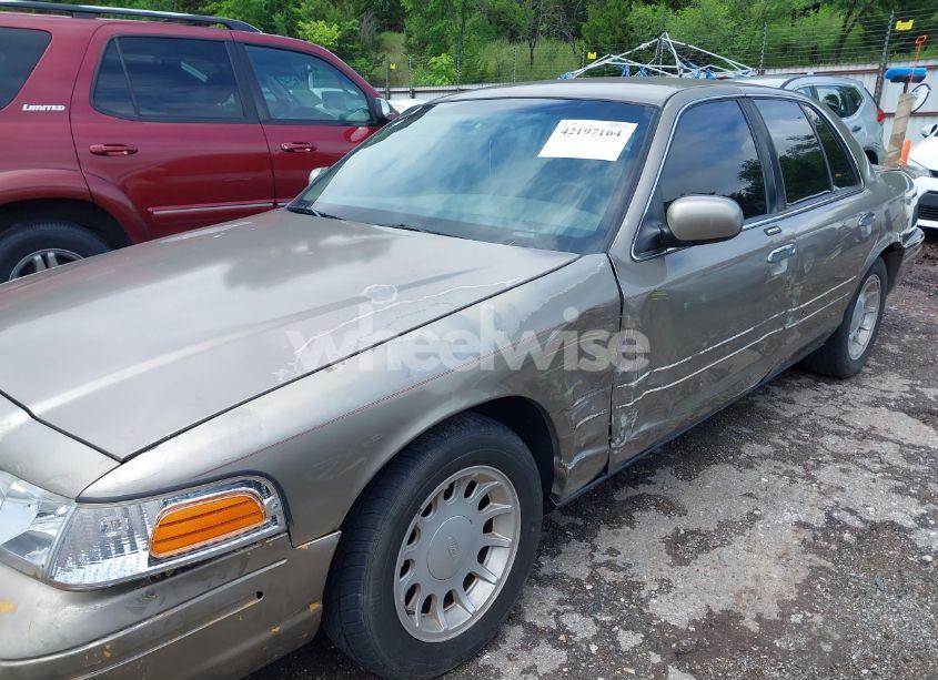 Photo 6 of 2002 Ford Crown VICTORIA LX (VIN 2FAFP74W52X112493)
