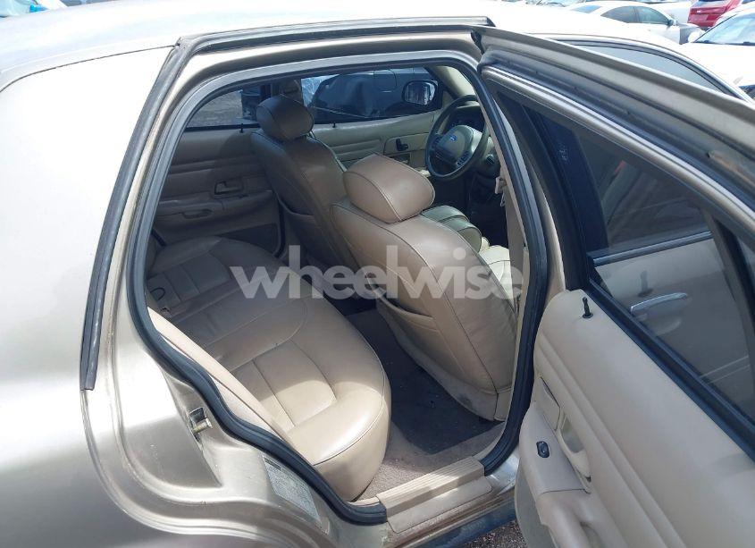 Photo 8 of 2002 Ford Crown VICTORIA LX (VIN 2FAFP74W52X112493)