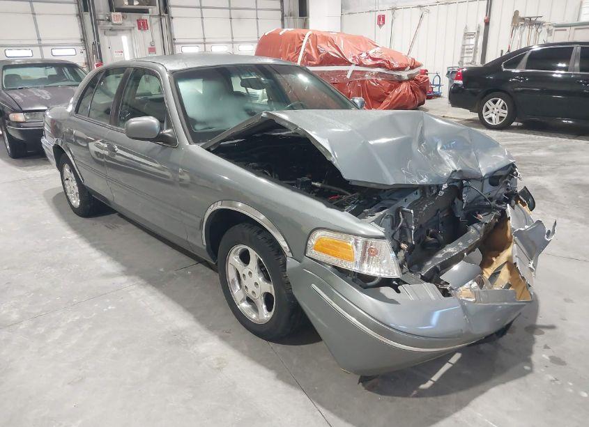 2000 Ford Crown VICTORIA LX (VIN 2FAFP74W5YX149634) main photo