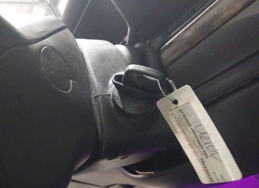 Photo 11 of 2000 Ford Crown VICTORIA LX (VIN 2FAFP74W5YX149634)