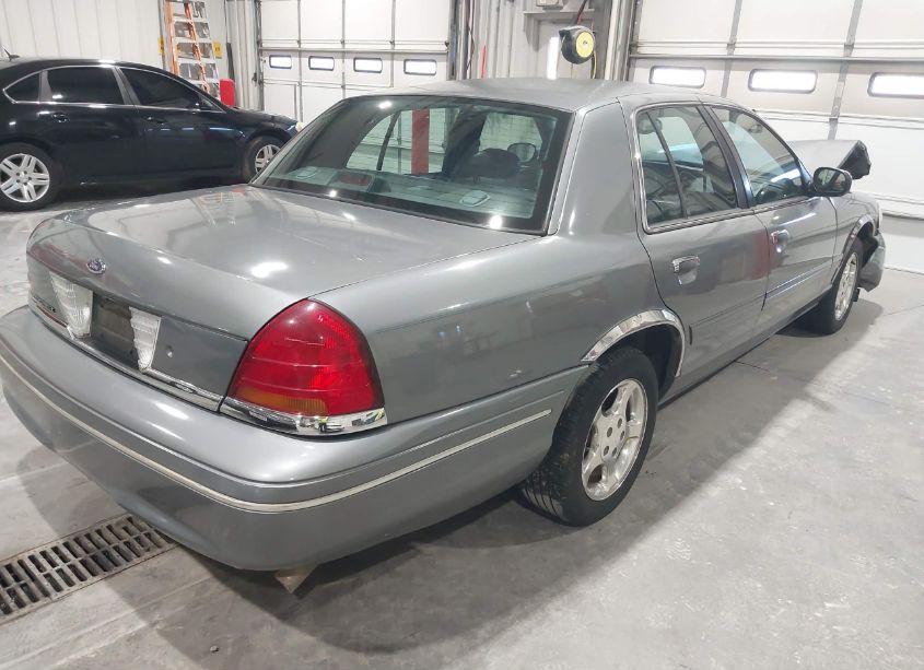 Photo 4 of 2000 Ford Crown VICTORIA LX (VIN 2FAFP74W5YX149634)
