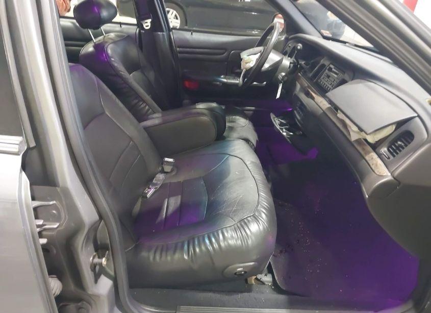 Photo 5 of 2000 Ford Crown VICTORIA LX (VIN 2FAFP74W5YX149634)
