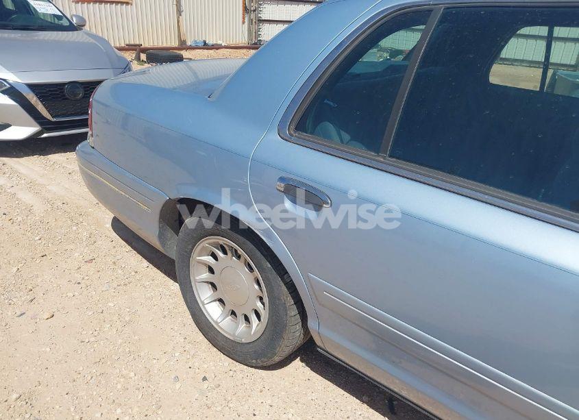 Photo 6 of 2001 Ford Crown VICTORIA LX (VIN 2FAFP74W61X112307)