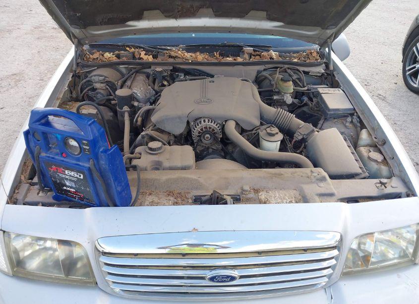 Photo 10 of 1999 Ford Crown VICTORIA LX (VIN 2FAFP74W6XX120979)