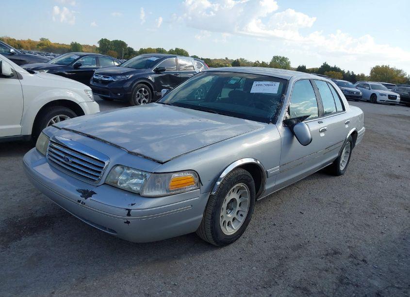 Photo 2 of 1999 Ford Crown VICTORIA LX (VIN 2FAFP74W6XX120979)