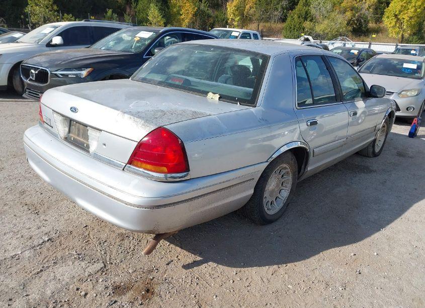 Photo 4 of 1999 Ford Crown VICTORIA LX (VIN 2FAFP74W6XX120979)