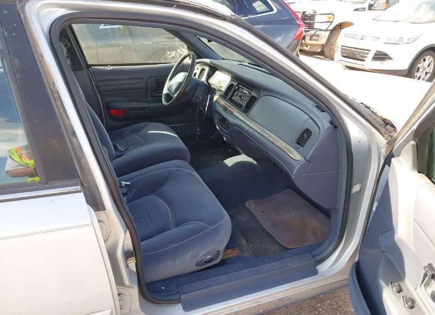 Photo 5 of 1999 Ford Crown VICTORIA LX (VIN 2FAFP74W6XX120979)