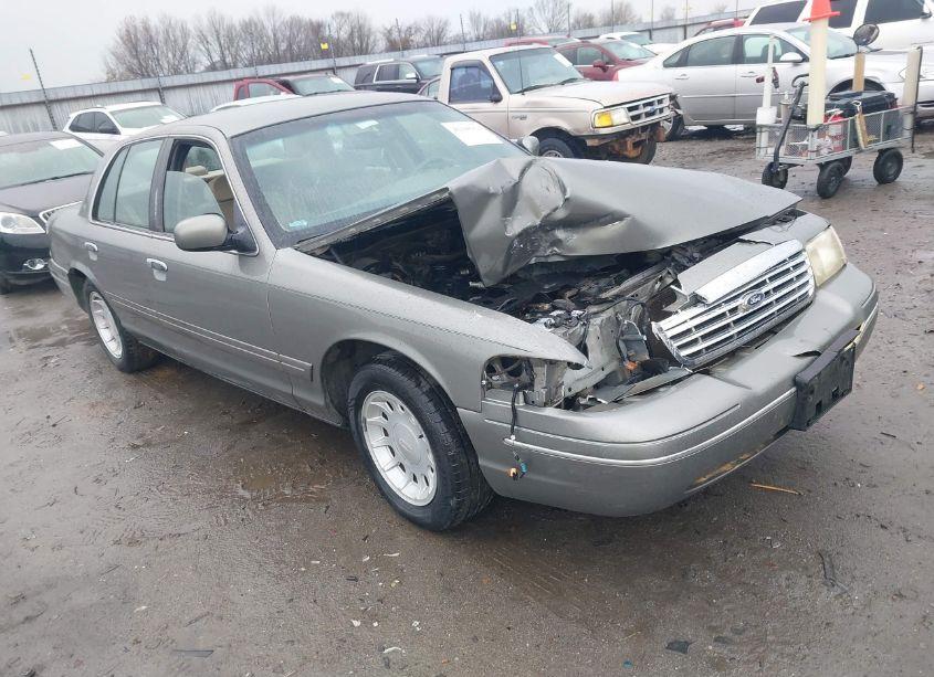 2001 Ford Crown VICTORIA LX (VIN 2FAFP74W71X114390) main photo