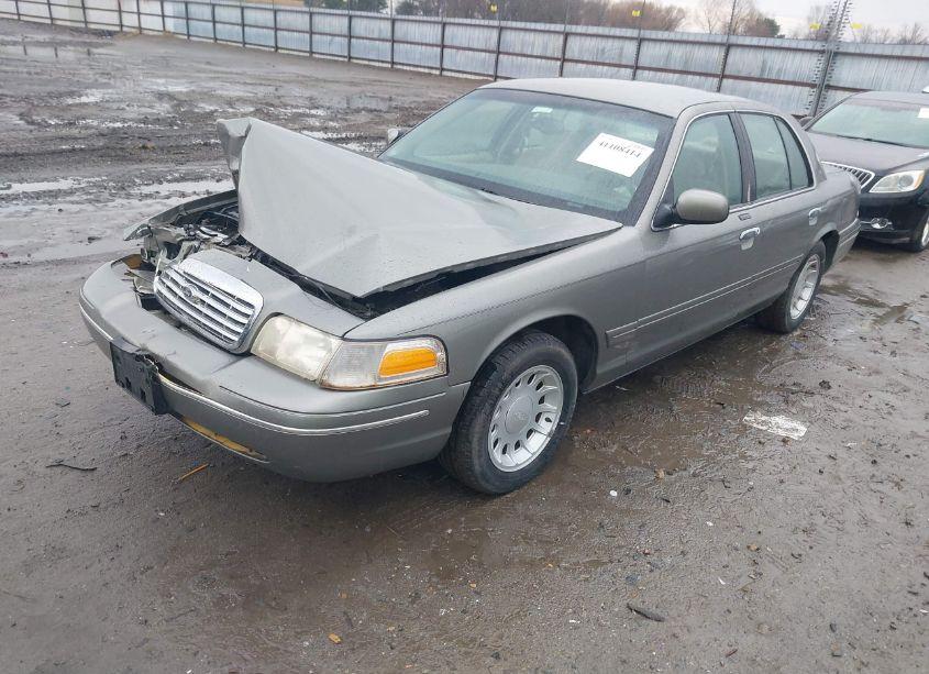 Photo 2 of 2001 Ford Crown VICTORIA LX (VIN 2FAFP74W71X114390)