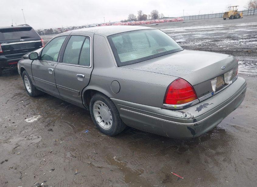 Photo 3 of 2001 Ford Crown VICTORIA LX (VIN 2FAFP74W71X114390)