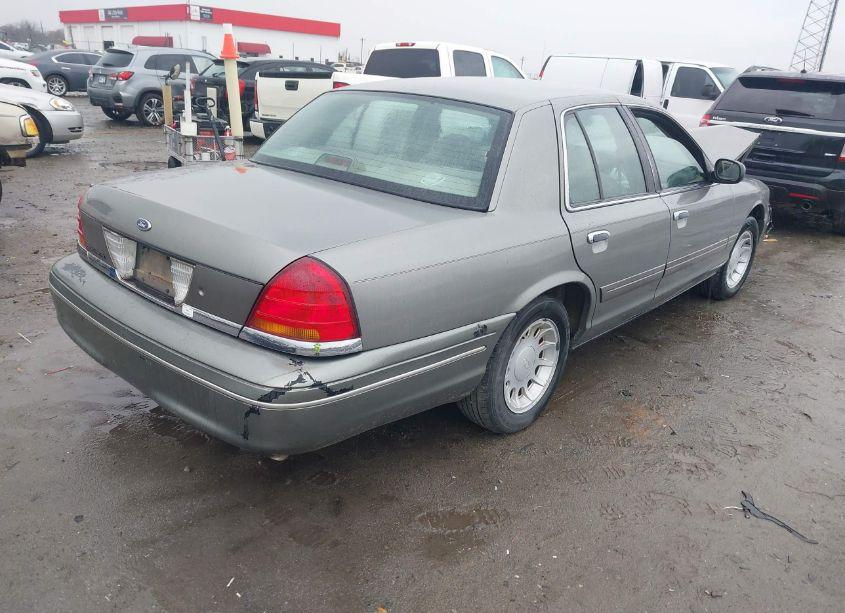 Photo 4 of 2001 Ford Crown VICTORIA LX (VIN 2FAFP74W71X114390)