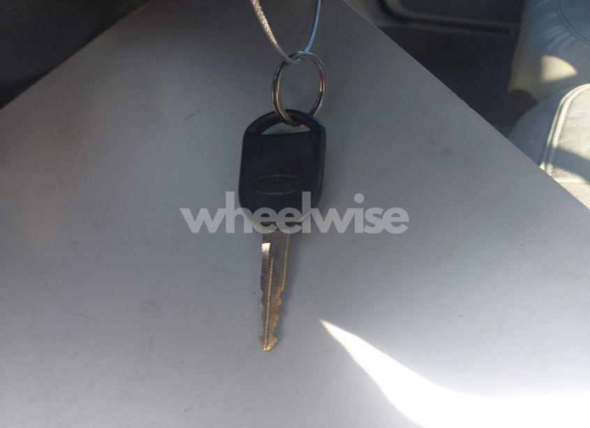 Photo 11 of 2004 Ford Crown VICTORIA LX (VIN 2FAFP74W74X132151)