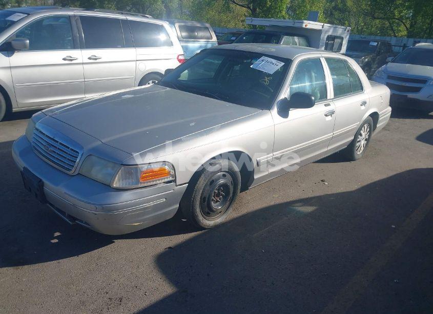 Photo 2 of 2004 Ford Crown VICTORIA LX (VIN 2FAFP74W74X132151)