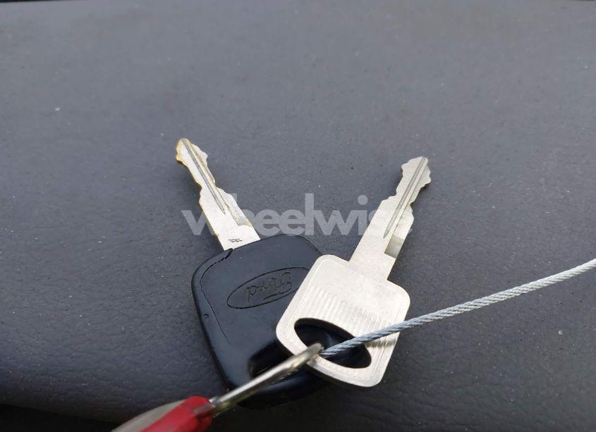 Photo 11 of 1999 Ford Crown VICTORIA LX (VIN 2FAFP74W7XX117573)