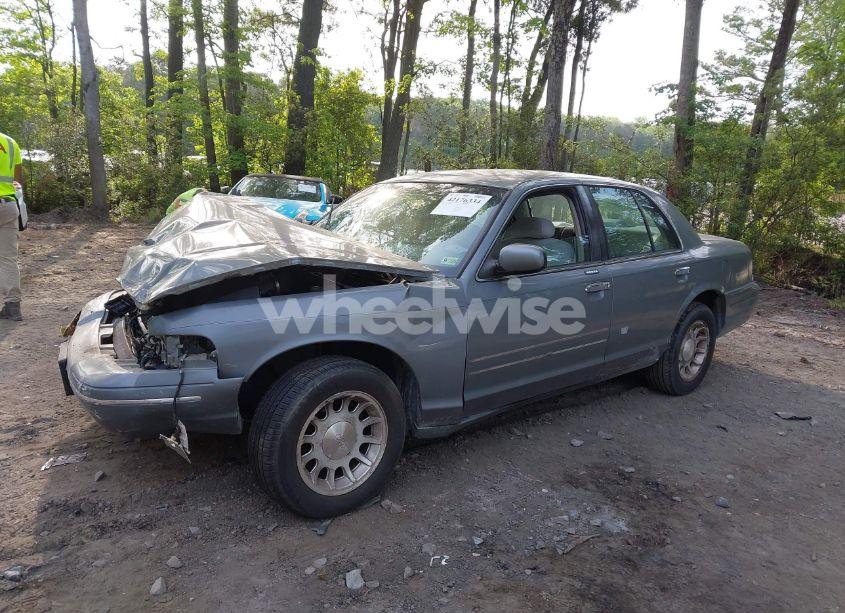 Photo 2 of 1999 Ford Crown VICTORIA LX (VIN 2FAFP74W7XX117573)