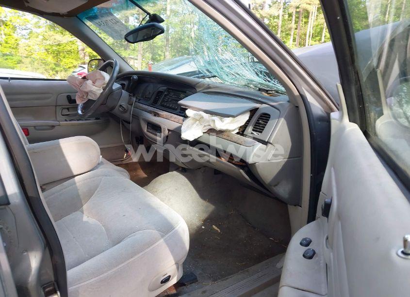 Photo 5 of 1999 Ford Crown VICTORIA LX (VIN 2FAFP74W7XX117573)