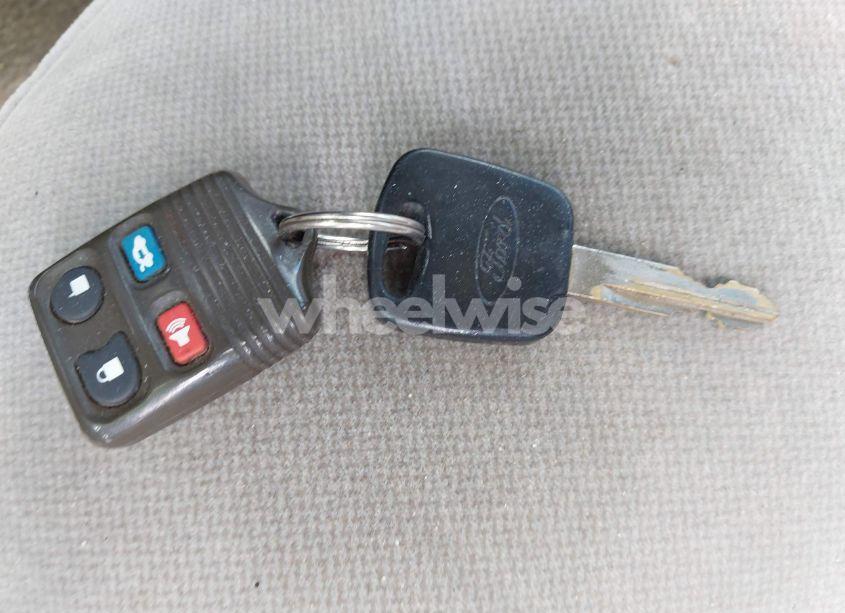 Photo 11 of 2001 Ford Crown VICTORIA LX (VIN 2FAFP74W81X102216)