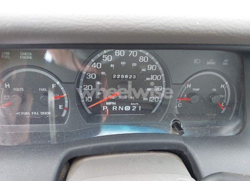 Photo 7 of 2001 Ford Crown VICTORIA LX (VIN 2FAFP74W81X102216)