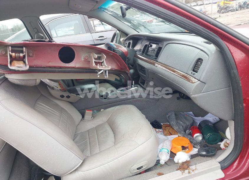 Photo 5 of 2002 Ford Crown VICTORIA LX (VIN 2FAFP74W82X148324)