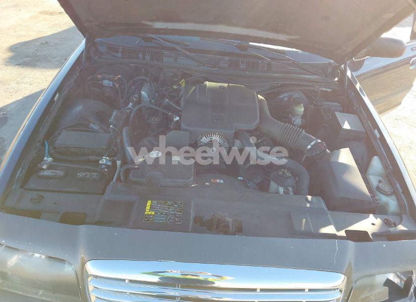 Photo 10 of 2004 Ford Crown VICTORIA LX (VIN 2FAFP74W84X174084)