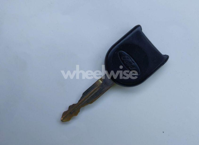 Photo 11 of 2004 Ford Crown VICTORIA LX (VIN 2FAFP74W84X174084)