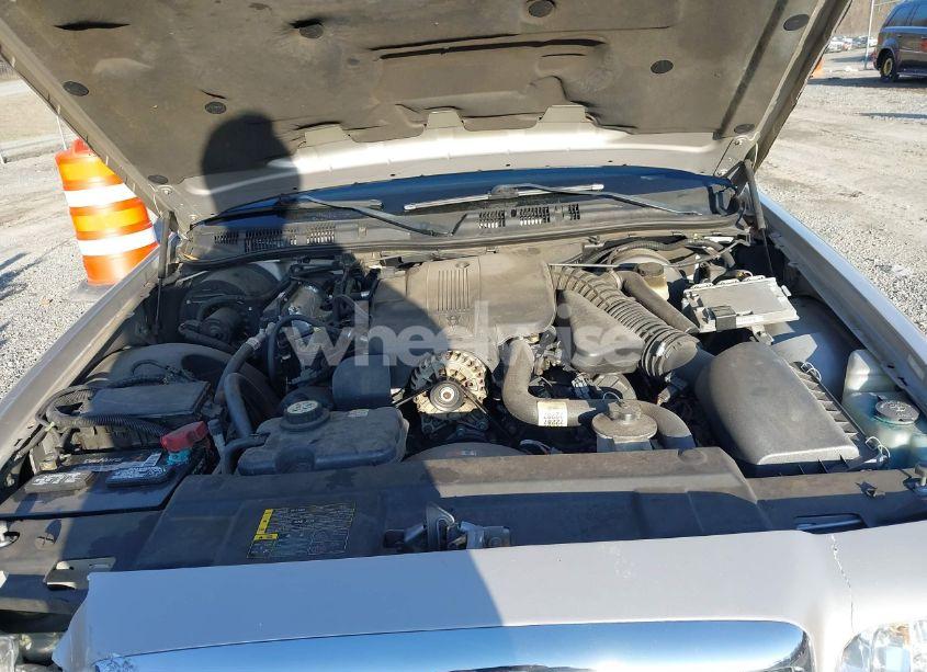 Photo 10 of 2005 Ford Crown VICTORIA LX/LX SPORT (VIN 2FAFP74W85X121984)