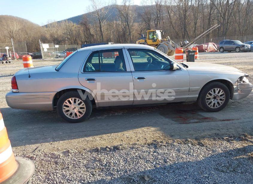 Photo 13 of 2005 Ford Crown VICTORIA LX/LX SPORT (VIN 2FAFP74W85X121984)