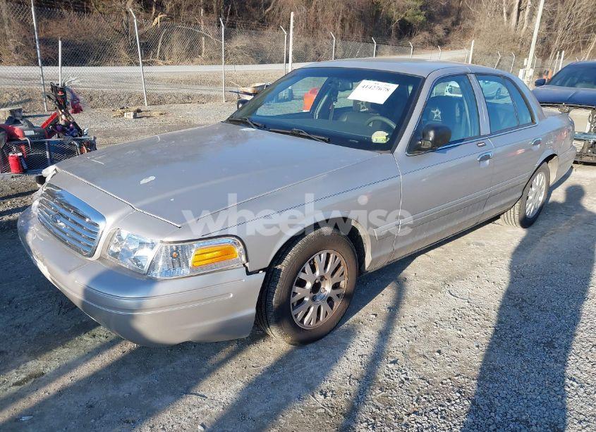 Photo 2 of 2005 Ford Crown VICTORIA LX/LX SPORT (VIN 2FAFP74W85X121984)