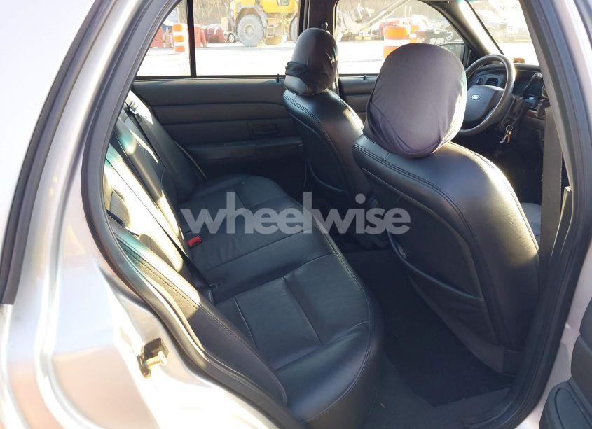 Photo 8 of 2005 Ford Crown VICTORIA LX/LX SPORT (VIN 2FAFP74W85X121984)